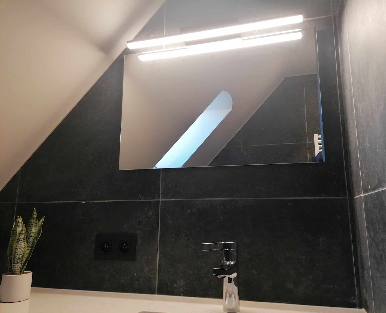 Spiegel-LED in badkamer